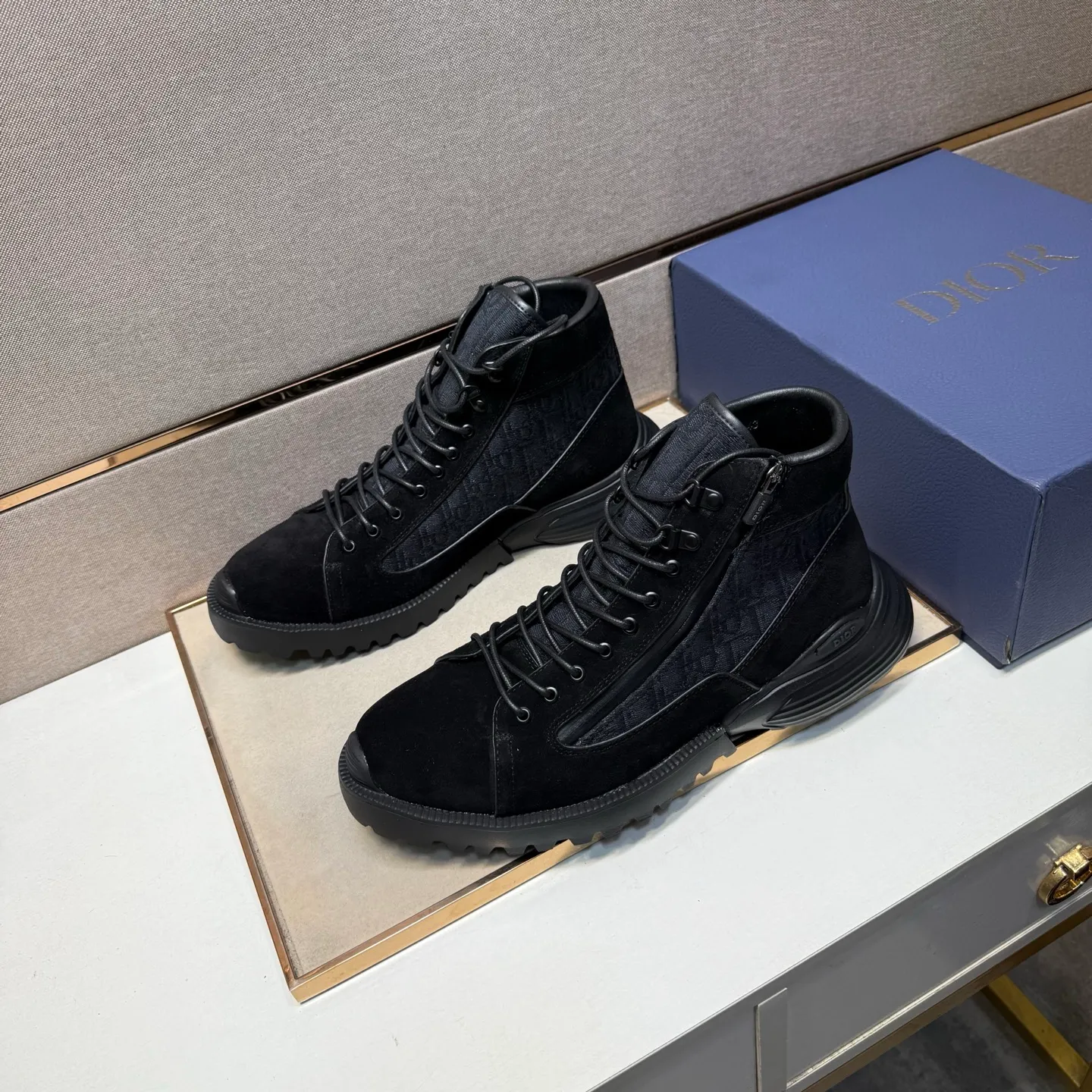 ⬛️Men's shoes 💰p580 [Dior~] Men's casual high-top shoes 2025z cabinet sales simultaneously 🔶Size: 39-44 #️⃣ 🔷2 colors🔜The upper is made of multi-material splicing➕Genuine leather lining, comfortable and breathable, sole: original comfortable and wear-resistant outsole, ⚠️Real shot📱Photographed🎬The real thing is better📢📢📢